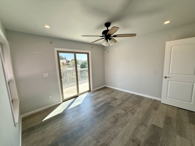 Building Photo - 121 W Branch St