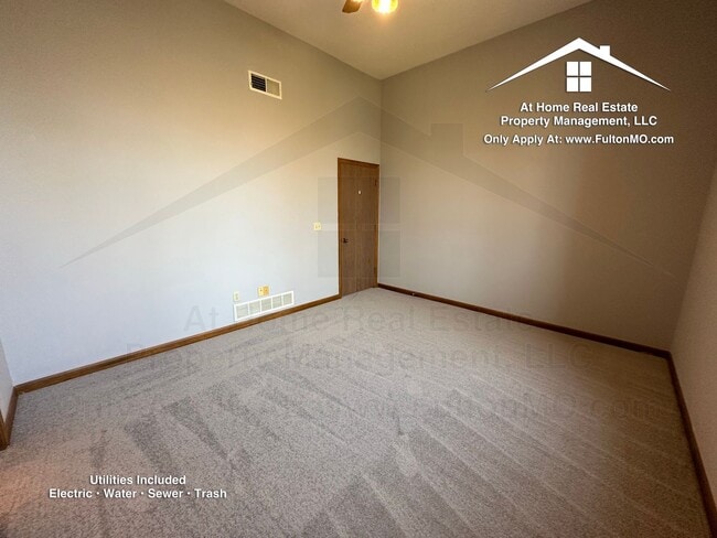 Building Photo - 103 E 10th St