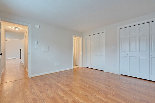 Building Photo - Charming Single Family Home offering  3-be...