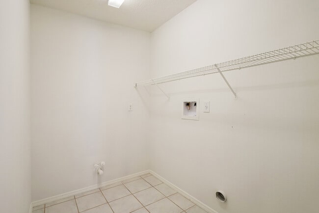 Building Photo - 542 Eldron Ave