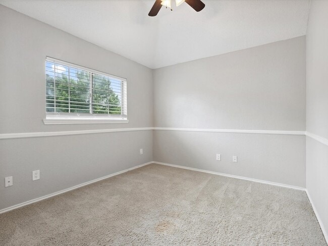 Building Photo - 205 Bayou Ct