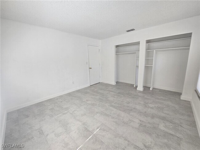 Building Photo - 18540 Miami Blvd