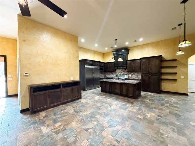 Building Photo - 12250 Charlotte Dr