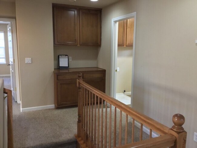 Building Photo - Gated Community 4 Bedroom 2.5 Bath Home...