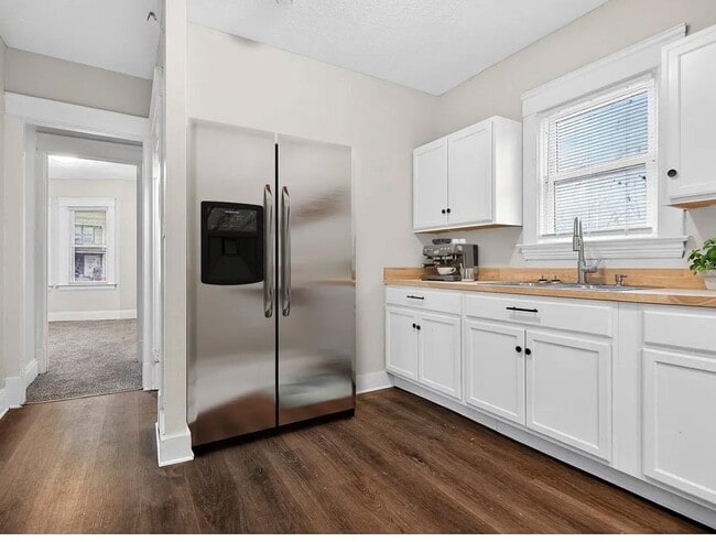 Building Photo - 10100 Yale Ave