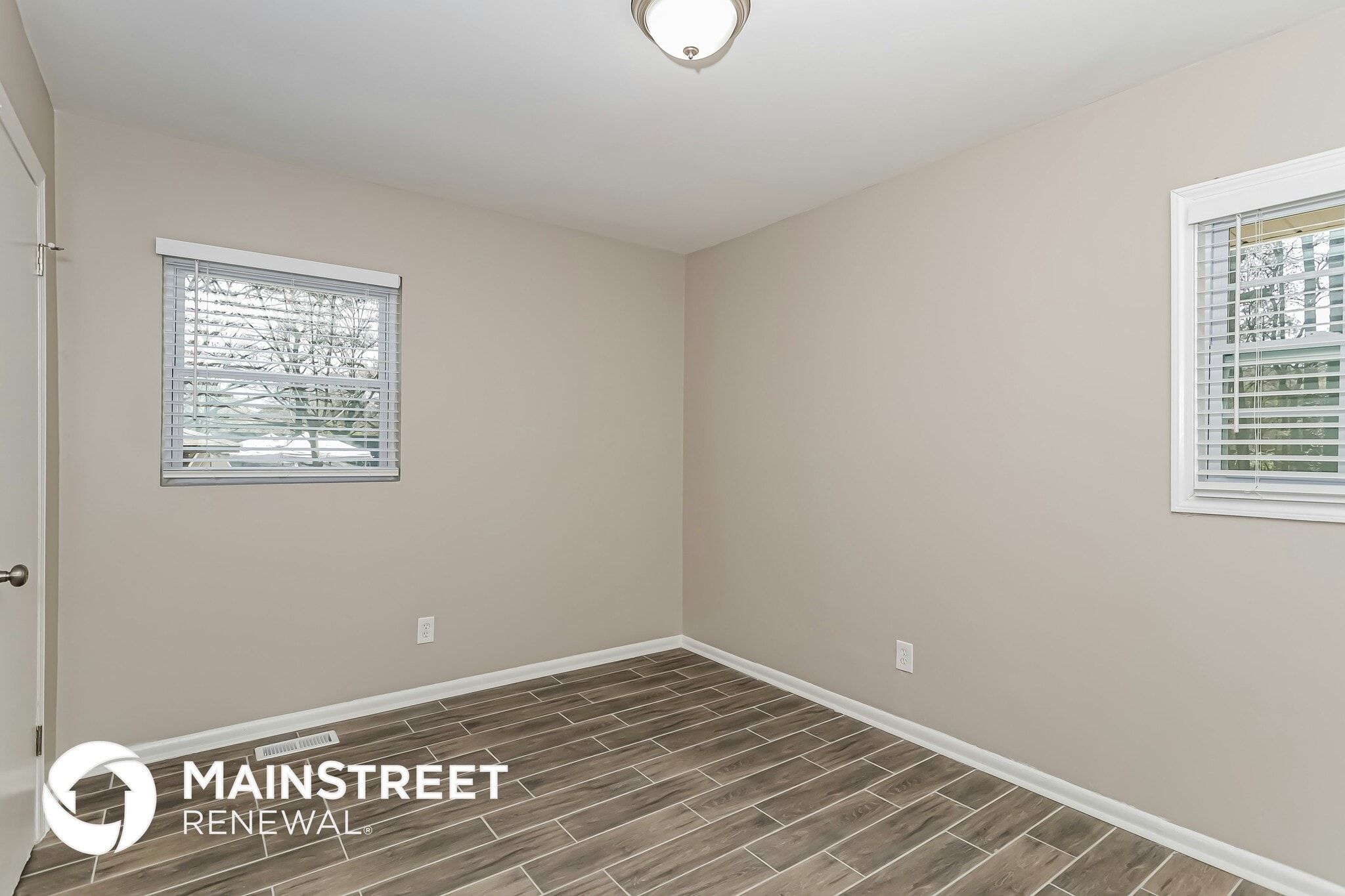 Building Photo - 634 Roxbury Dr