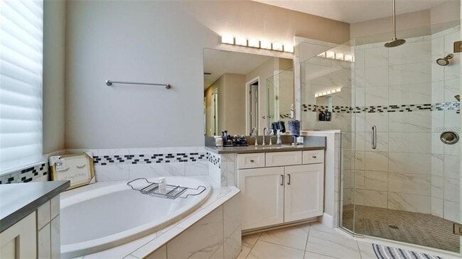 Building Photo - 5738 Hydrangea Cir