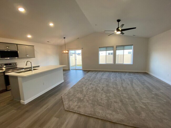 Building Photo - 4 Bedroom 2 Bath Single Level in Meridian Eagle & Ustick available 06/22/26