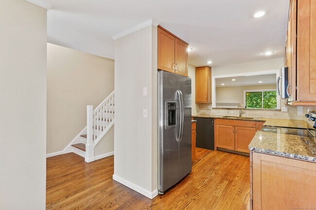 Building Photo - 20 E Pembroke Rd