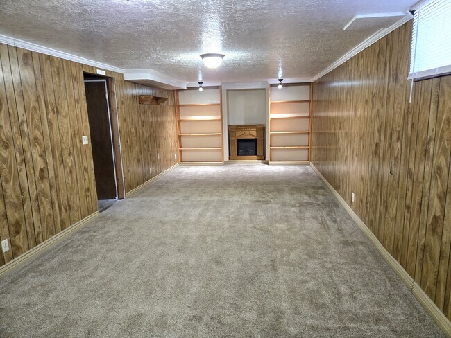 Building Photo - 4575 Balsam Ave