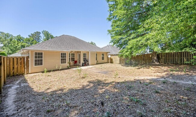 Building Photo - 2056 Sylvan Lake Dr