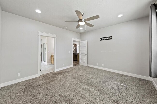 Building Photo - Stylish 4-Bed + Loft Just Minutes from The...