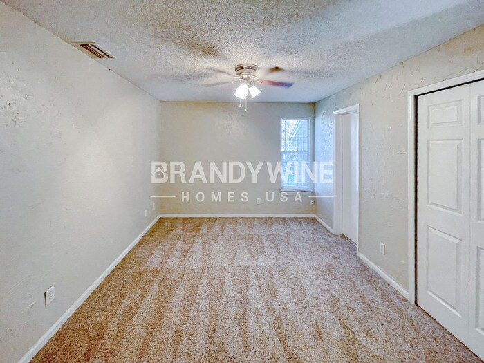 Building Photo - 9970 Timberlake Dr E