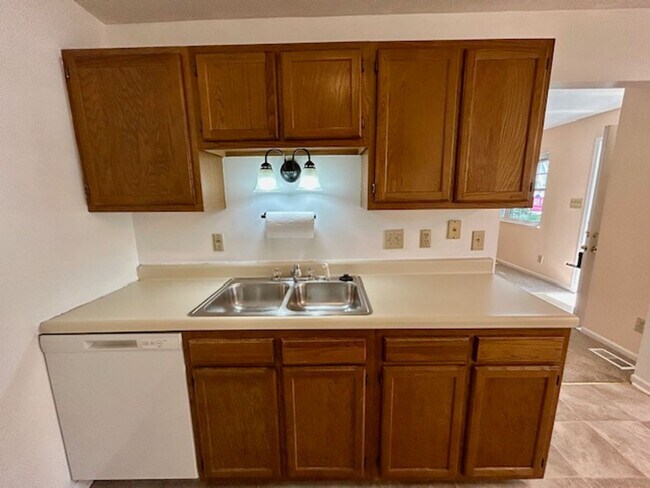 Building Photo - Charming 3-Bedroom Ranch on Quiet Cul-de-S...