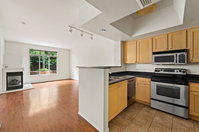 Building Photo - 2400 5th Ave