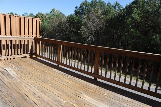 Building Photo - 561 Sunset Park Dr