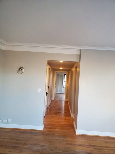 Building Photo - 15 E Kirby St