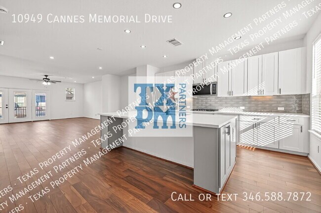 Building Photo - 10949 Cannes Memorial Dr