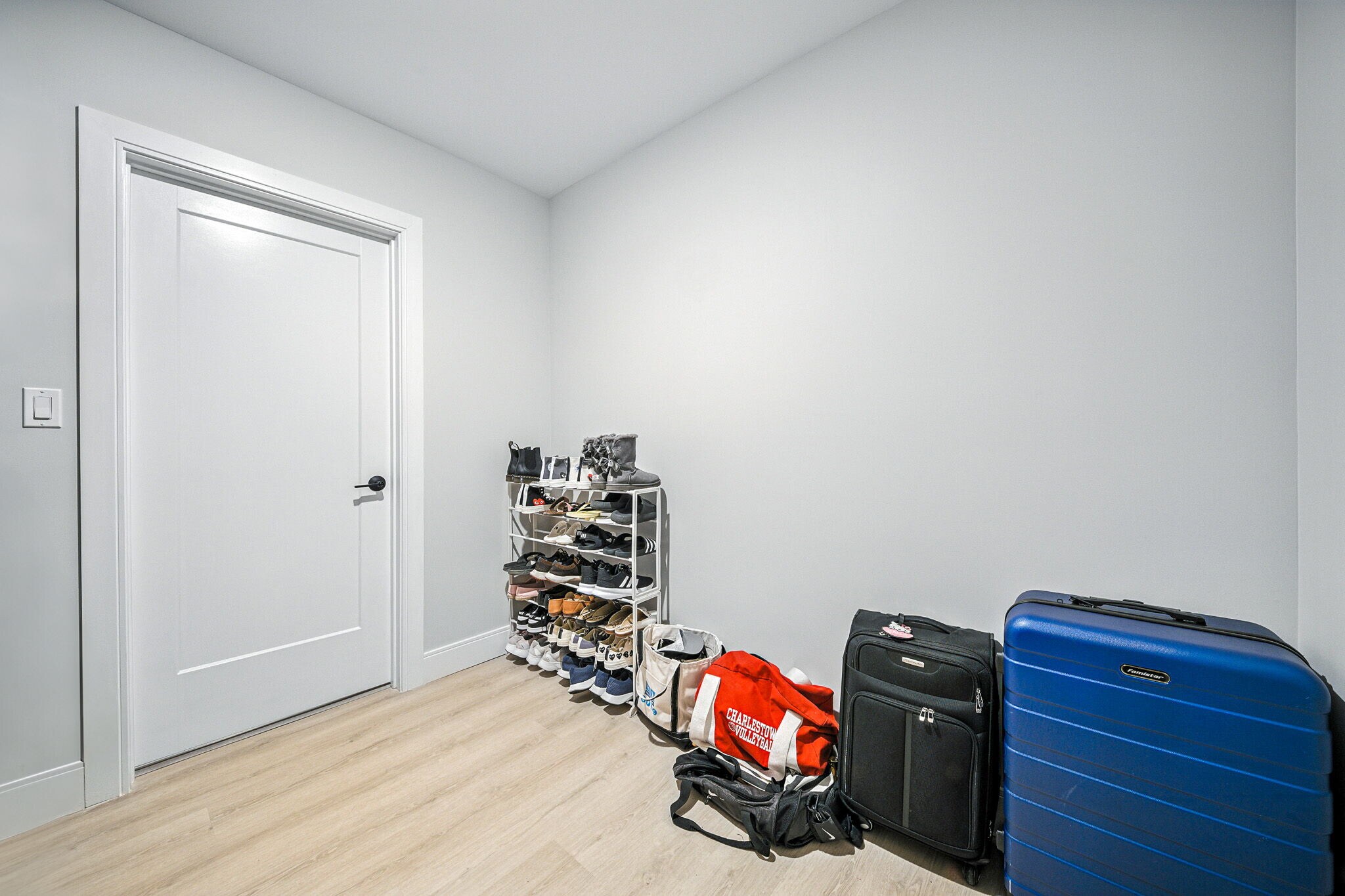 Building Photo - 25 2nd St