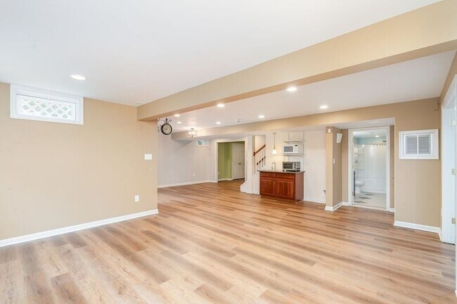 Building Photo - 5990 Parsons Lane