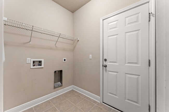 Building Photo - 554 Camellia Ct