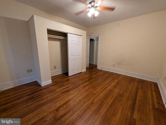 Building Photo - 304 W School House Ln
