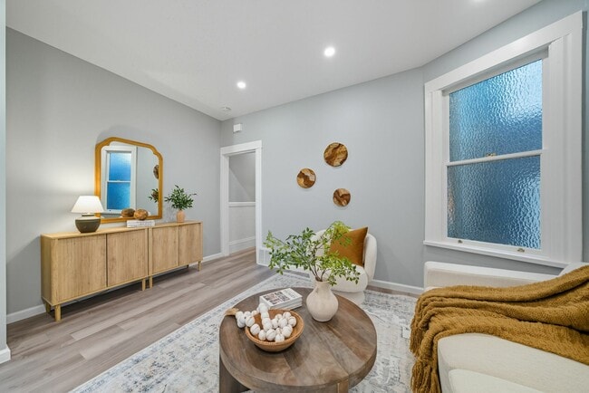 Building Photo - 438 30th St