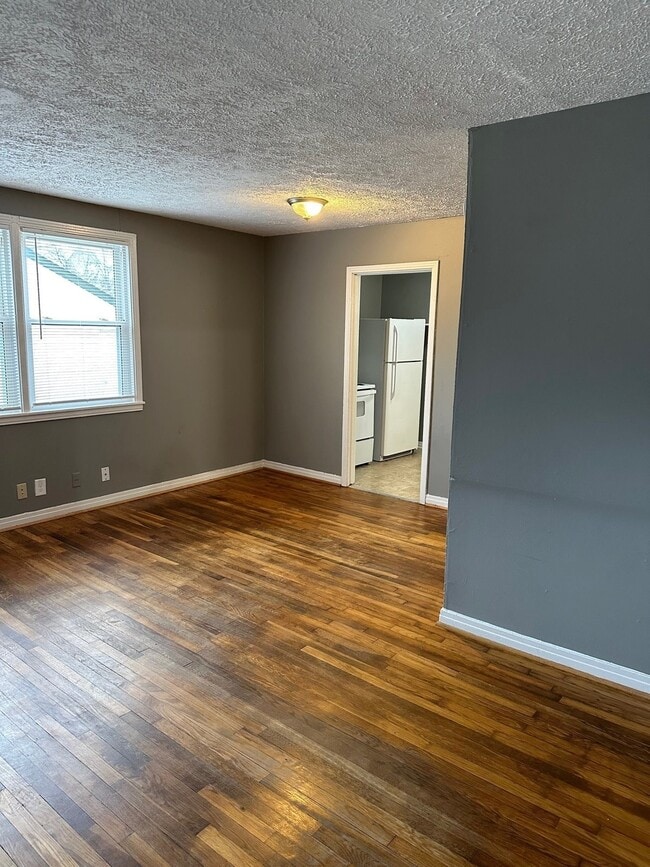 Building Photo - 40 Chestnut Dr
