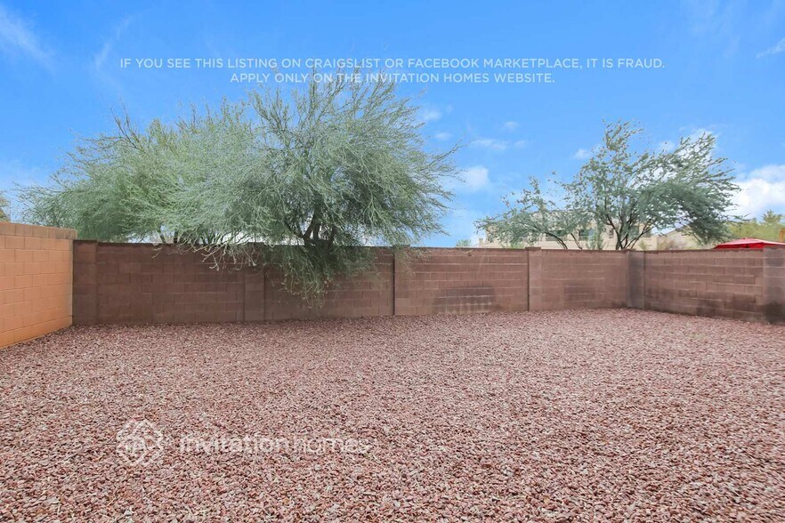 Building Photo - 15303 W Hope Dr