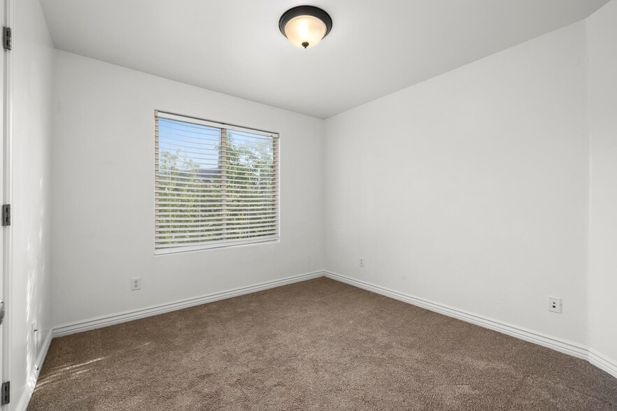 Building Photo - 518 S 2150 W