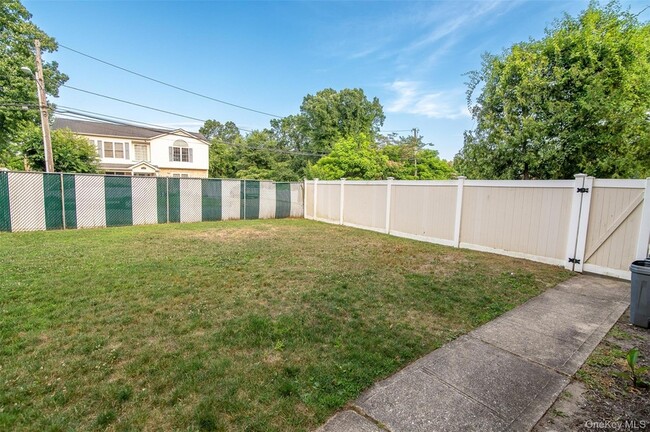 Building Photo - 72 Tudor Ln