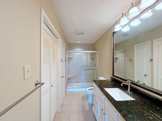 Building Photo - Custom Remodeled Townhome off Jefferson Hwy
