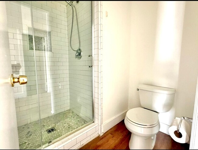 Building Photo - Spacious 4b 2b single-story house in Winnetka!