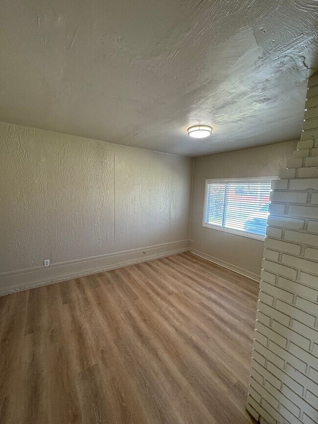 Building Photo - CUTE 3 BED 2 BATH IN COTTONWWOOD, CA