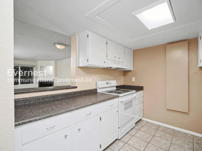 Building Photo - 9398 Redmond - Woodinville Rd NE