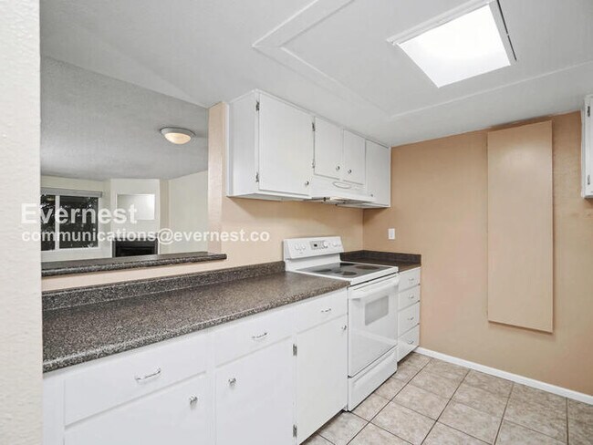 Building Photo - 9398 Redmond - Woodinville Rd NE