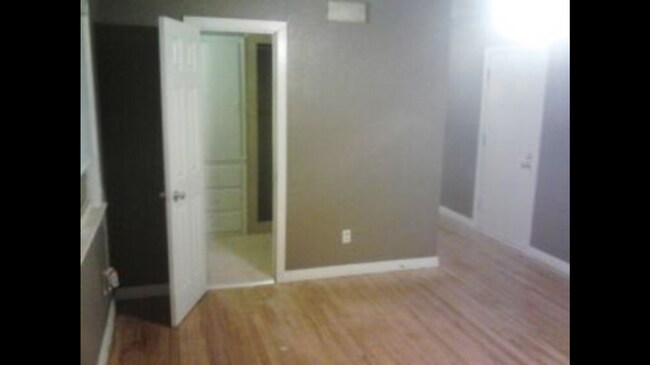 Building Photo - Pre Leasing for fall 2026!