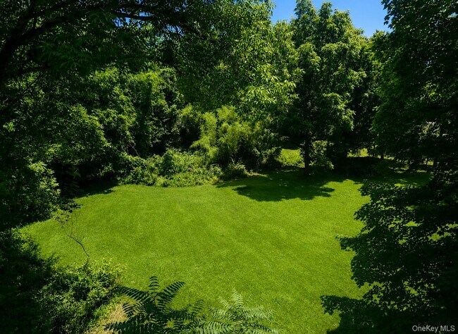 Building Photo - 8 Red Oak Ln
