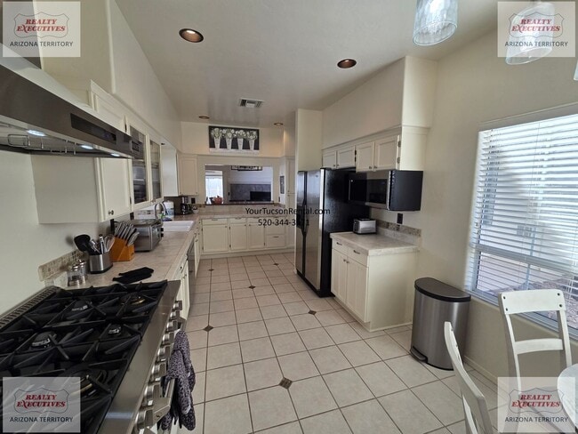 Building Photo - NE off Wrightstown & Pantano 3/2 with pool, patio and loads of upgrades