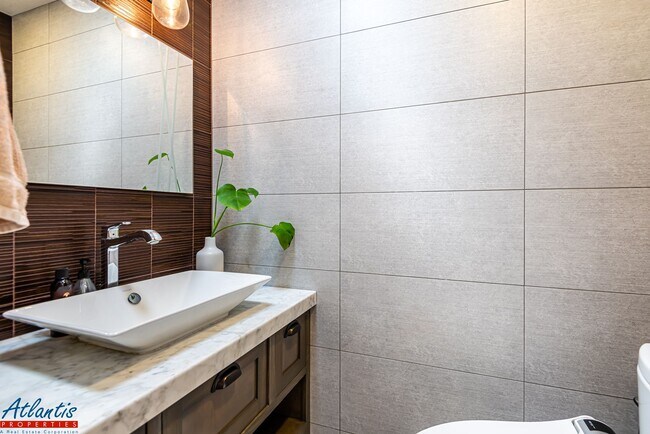 Building Photo - Stylish Home | Designer Materials | Award ...