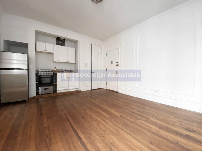 Building Photo - 45 Tiemann Pl