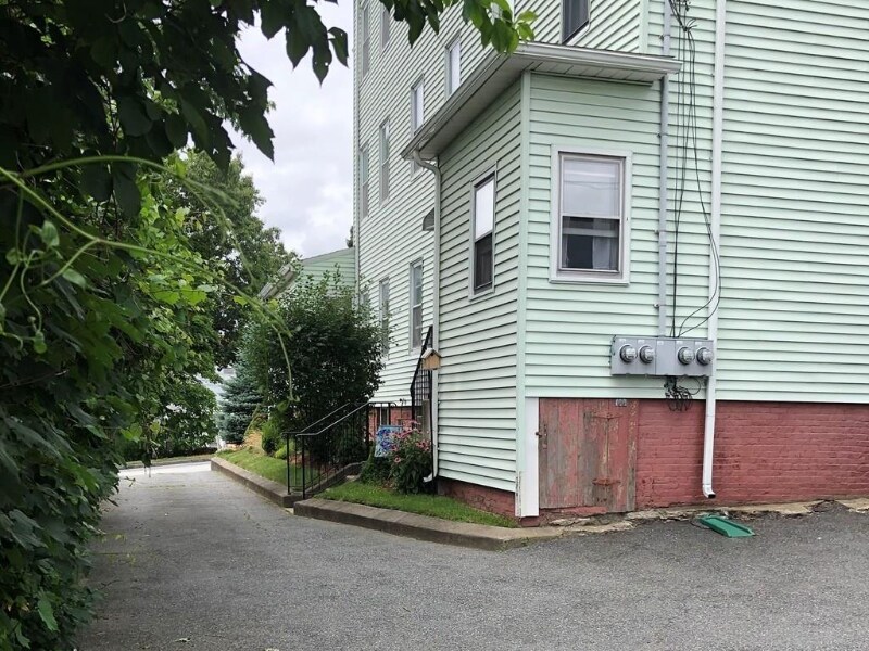 Building Photo - 6 Almont Ave