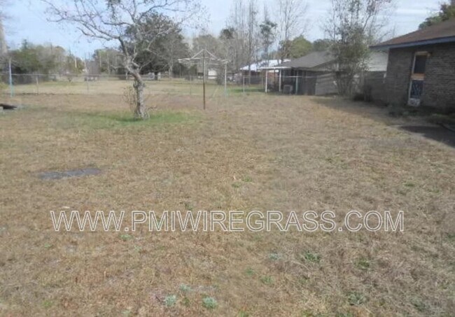 Building Photo - 12 Forest Hill Dr