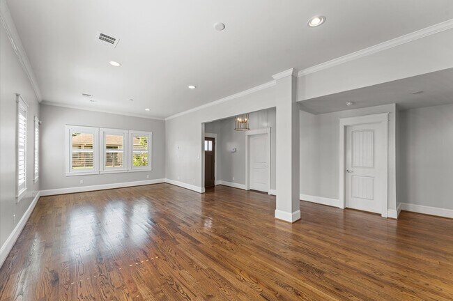 Building Photo - 1204 Shearn St