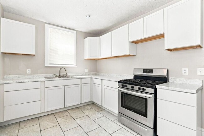 Building Photo - 132 S Highland Ave