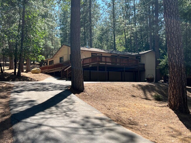 Building Photo - 13254 Wells Fargo Dr