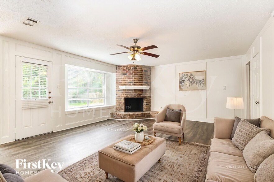 Building Photo - 24106 Creekview Dr
