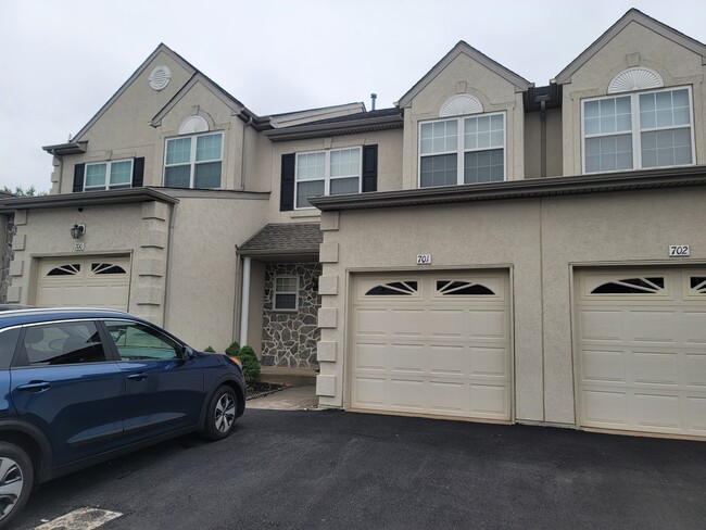 Primary Photo - 701 Whitetail Cir