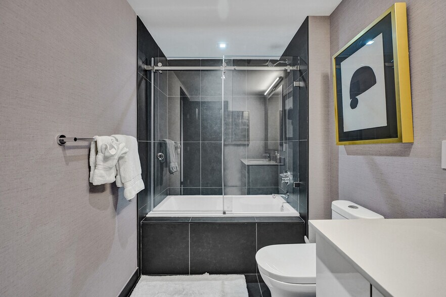 Building Photo - 1600 NE 1st Ave