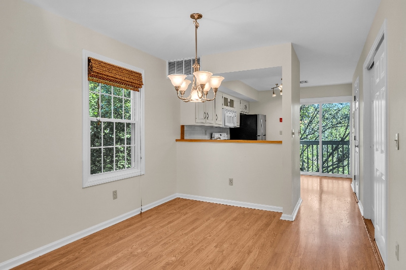 Building Photo - 62 Manorwood Dr